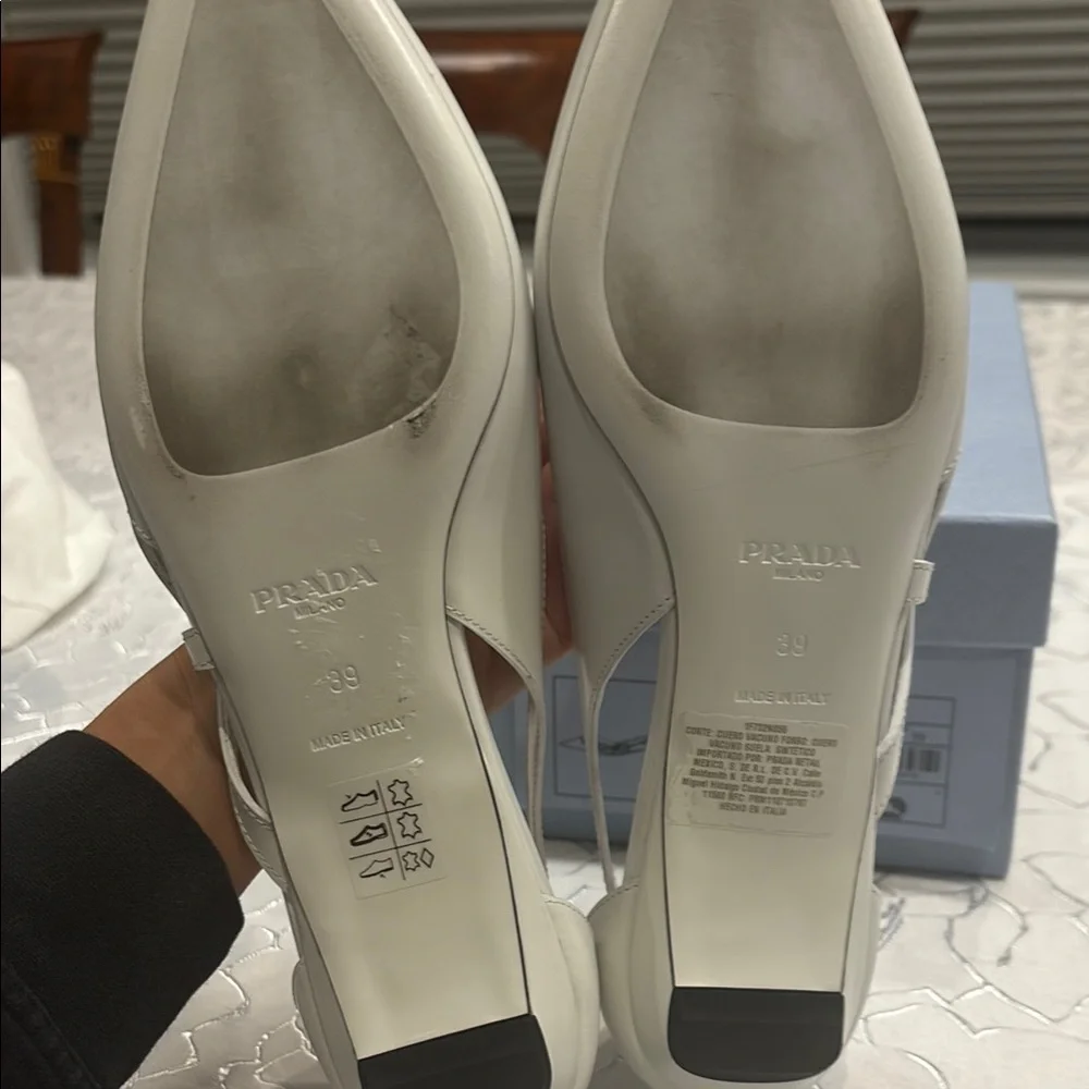 Prada Women's cut out white leather Flats size 39 - Picture 4 of 4